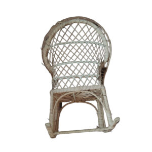 rattan-schaukelstuhl-puppe