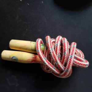 rotes Springseil, Hüpfseil, 80er Jahre, gebraucht